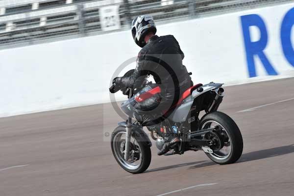 Motorcycle action photographs;Rockingham;Rockingham photographs;event digital images;eventdigitalimages;no limits trackday;peter wileman photography;rockingham corby northamptonshire;trackday;trackday digital images;trackday photos