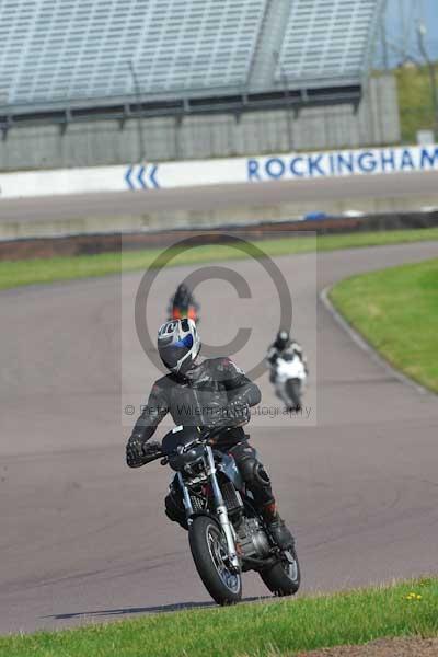 Motorcycle action photographs;Rockingham;Rockingham photographs;event digital images;eventdigitalimages;no limits trackday;peter wileman photography;rockingham corby northamptonshire;trackday;trackday digital images;trackday photos