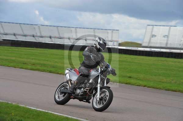 Motorcycle action photographs;Rockingham;Rockingham photographs;event digital images;eventdigitalimages;no limits trackday;peter wileman photography;rockingham corby northamptonshire;trackday;trackday digital images;trackday photos