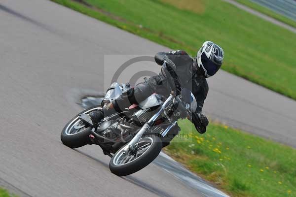 Motorcycle action photographs;Rockingham;Rockingham photographs;event digital images;eventdigitalimages;no limits trackday;peter wileman photography;rockingham corby northamptonshire;trackday;trackday digital images;trackday photos