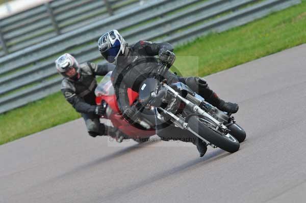 Motorcycle action photographs;Rockingham;Rockingham photographs;event digital images;eventdigitalimages;no limits trackday;peter wileman photography;rockingham corby northamptonshire;trackday;trackday digital images;trackday photos