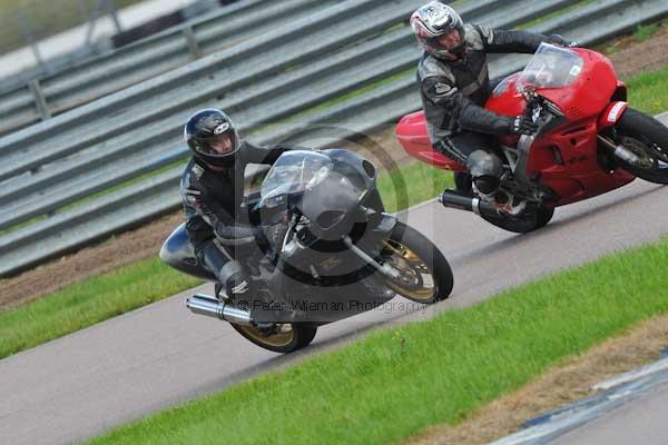 Motorcycle action photographs;Rockingham;Rockingham photographs;event digital images;eventdigitalimages;no limits trackday;peter wileman photography;rockingham corby northamptonshire;trackday;trackday digital images;trackday photos