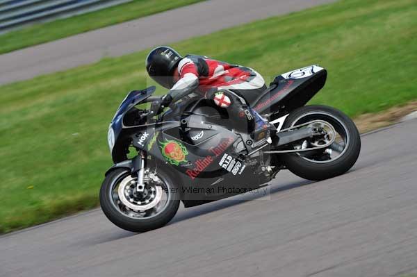 Motorcycle action photographs;Rockingham;Rockingham photographs;event digital images;eventdigitalimages;no limits trackday;peter wileman photography;rockingham corby northamptonshire;trackday;trackday digital images;trackday photos