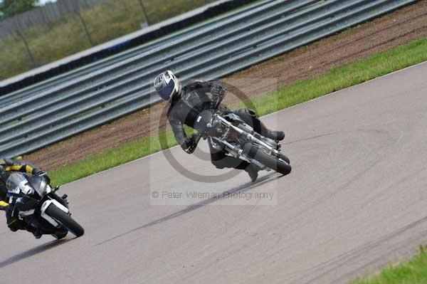 Motorcycle action photographs;Rockingham;Rockingham photographs;event digital images;eventdigitalimages;no limits trackday;peter wileman photography;rockingham corby northamptonshire;trackday;trackday digital images;trackday photos