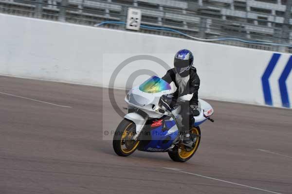 Motorcycle action photographs;Rockingham;Rockingham photographs;event digital images;eventdigitalimages;no limits trackday;peter wileman photography;rockingham corby northamptonshire;trackday;trackday digital images;trackday photos