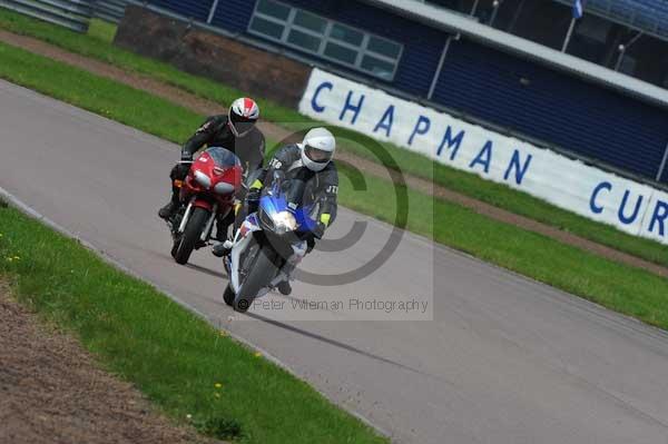 Motorcycle action photographs;Rockingham;Rockingham photographs;event digital images;eventdigitalimages;no limits trackday;peter wileman photography;rockingham corby northamptonshire;trackday;trackday digital images;trackday photos