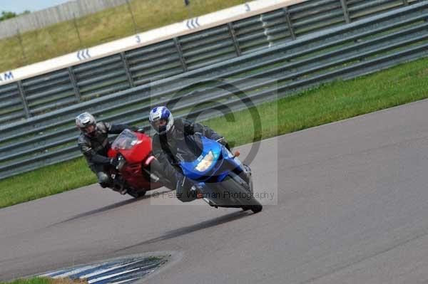 Motorcycle action photographs;Rockingham;Rockingham photographs;event digital images;eventdigitalimages;no limits trackday;peter wileman photography;rockingham corby northamptonshire;trackday;trackday digital images;trackday photos