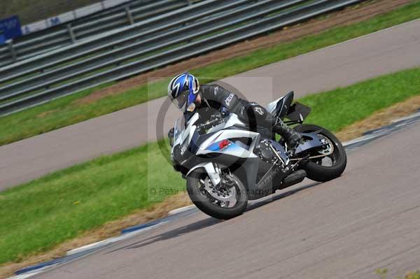 Motorcycle action photographs;Rockingham;Rockingham photographs;event digital images;eventdigitalimages;no limits trackday;peter wileman photography;rockingham corby northamptonshire;trackday;trackday digital images;trackday photos