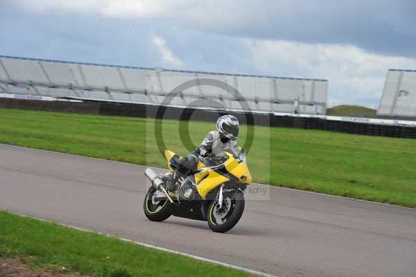 Motorcycle action photographs;Rockingham;Rockingham photographs;event digital images;eventdigitalimages;no limits trackday;peter wileman photography;rockingham corby northamptonshire;trackday;trackday digital images;trackday photos