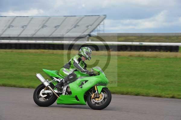 Motorcycle action photographs;Rockingham;Rockingham photographs;event digital images;eventdigitalimages;no limits trackday;peter wileman photography;rockingham corby northamptonshire;trackday;trackday digital images;trackday photos