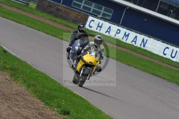 Motorcycle action photographs;Rockingham;Rockingham photographs;event digital images;eventdigitalimages;no limits trackday;peter wileman photography;rockingham corby northamptonshire;trackday;trackday digital images;trackday photos