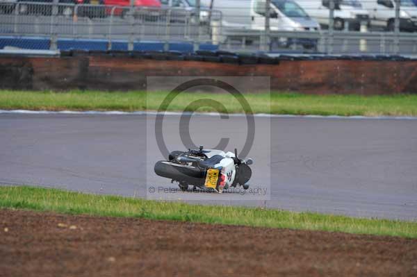 Motorcycle action photographs;Rockingham;Rockingham photographs;event digital images;eventdigitalimages;no limits trackday;peter wileman photography;rockingham corby northamptonshire;trackday;trackday digital images;trackday photos