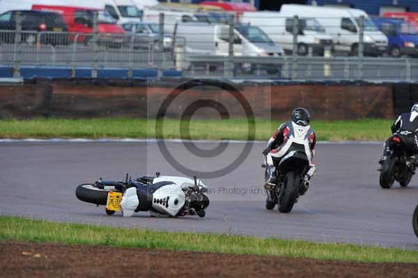 Motorcycle action photographs;Rockingham;Rockingham photographs;event digital images;eventdigitalimages;no limits trackday;peter wileman photography;rockingham corby northamptonshire;trackday;trackday digital images;trackday photos