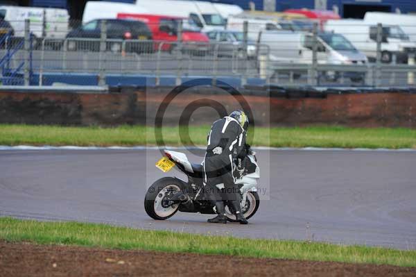 Motorcycle action photographs;Rockingham;Rockingham photographs;event digital images;eventdigitalimages;no limits trackday;peter wileman photography;rockingham corby northamptonshire;trackday;trackday digital images;trackday photos