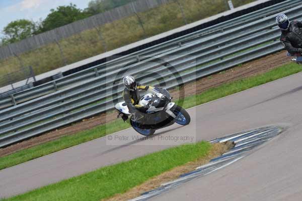 Motorcycle action photographs;Rockingham;Rockingham photographs;event digital images;eventdigitalimages;no limits trackday;peter wileman photography;rockingham corby northamptonshire;trackday;trackday digital images;trackday photos