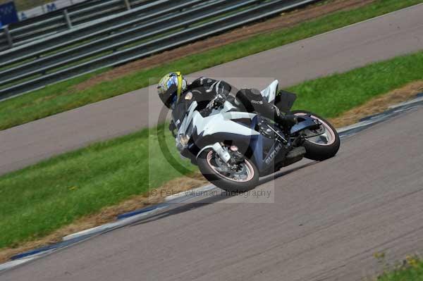 Motorcycle action photographs;Rockingham;Rockingham photographs;event digital images;eventdigitalimages;no limits trackday;peter wileman photography;rockingham corby northamptonshire;trackday;trackday digital images;trackday photos