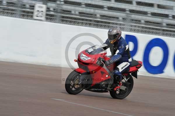 Motorcycle action photographs;Rockingham;Rockingham photographs;event digital images;eventdigitalimages;no limits trackday;peter wileman photography;rockingham corby northamptonshire;trackday;trackday digital images;trackday photos