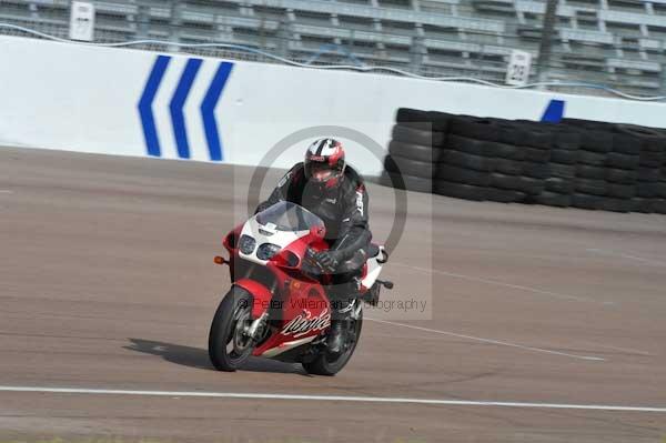 Motorcycle action photographs;Rockingham;Rockingham photographs;event digital images;eventdigitalimages;no limits trackday;peter wileman photography;rockingham corby northamptonshire;trackday;trackday digital images;trackday photos