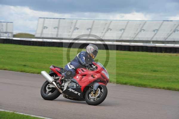 Motorcycle action photographs;Rockingham;Rockingham photographs;event digital images;eventdigitalimages;no limits trackday;peter wileman photography;rockingham corby northamptonshire;trackday;trackday digital images;trackday photos