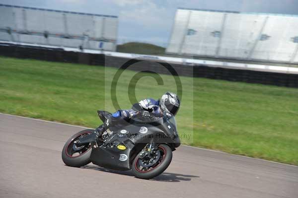 Motorcycle action photographs;Rockingham;Rockingham photographs;event digital images;eventdigitalimages;no limits trackday;peter wileman photography;rockingham corby northamptonshire;trackday;trackday digital images;trackday photos