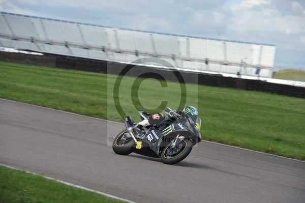 Motorcycle action photographs;Rockingham;Rockingham photographs;event digital images;eventdigitalimages;no limits trackday;peter wileman photography;rockingham corby northamptonshire;trackday;trackday digital images;trackday photos