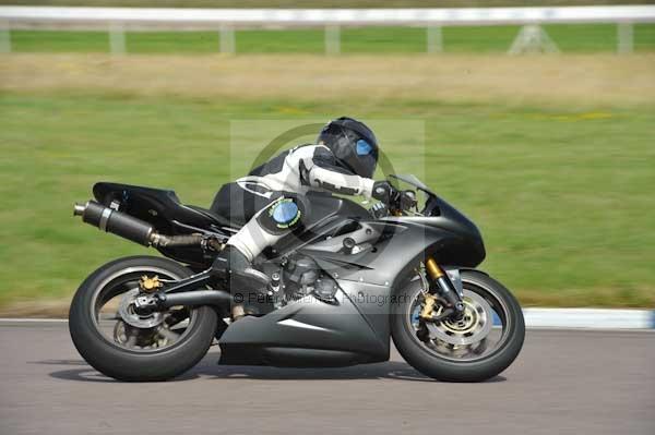 Motorcycle action photographs;Rockingham;Rockingham photographs;event digital images;eventdigitalimages;no limits trackday;peter wileman photography;rockingham corby northamptonshire;trackday;trackday digital images;trackday photos