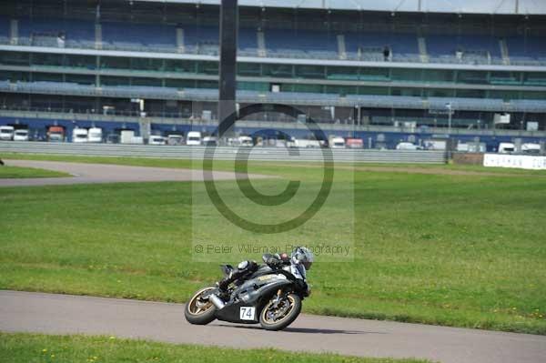 Motorcycle action photographs;Rockingham;Rockingham photographs;event digital images;eventdigitalimages;no limits trackday;peter wileman photography;rockingham corby northamptonshire;trackday;trackday digital images;trackday photos