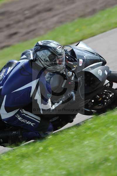 Motorcycle action photographs;Rockingham;Rockingham photographs;event digital images;eventdigitalimages;no limits trackday;peter wileman photography;rockingham corby northamptonshire;trackday;trackday digital images;trackday photos