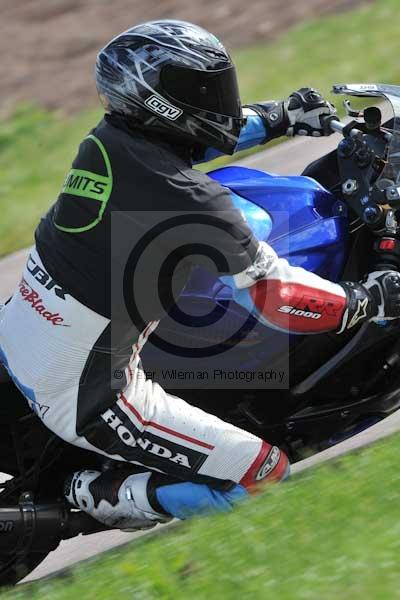 Motorcycle action photographs;Rockingham;Rockingham photographs;event digital images;eventdigitalimages;no limits trackday;peter wileman photography;rockingham corby northamptonshire;trackday;trackday digital images;trackday photos