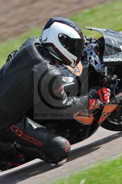 Motorcycle action photographs;Rockingham;Rockingham photographs;event digital images;eventdigitalimages;no limits trackday;peter wileman photography;rockingham corby northamptonshire;trackday;trackday digital images;trackday photos