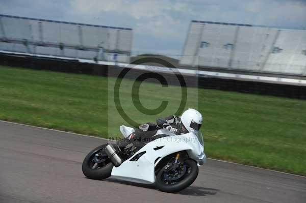 Motorcycle action photographs;Rockingham;Rockingham photographs;event digital images;eventdigitalimages;no limits trackday;peter wileman photography;rockingham corby northamptonshire;trackday;trackday digital images;trackday photos