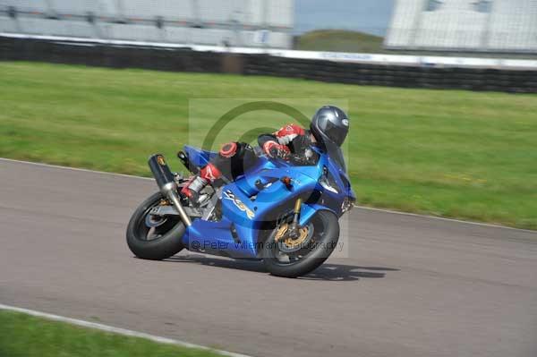 Motorcycle action photographs;Rockingham;Rockingham photographs;event digital images;eventdigitalimages;no limits trackday;peter wileman photography;rockingham corby northamptonshire;trackday;trackday digital images;trackday photos