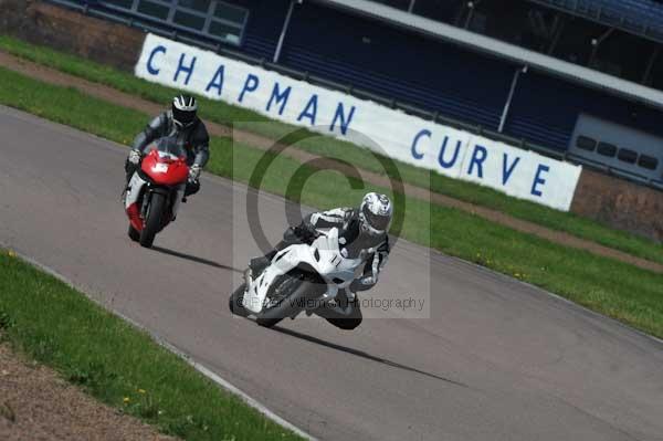 Motorcycle action photographs;Rockingham;Rockingham photographs;event digital images;eventdigitalimages;no limits trackday;peter wileman photography;rockingham corby northamptonshire;trackday;trackday digital images;trackday photos