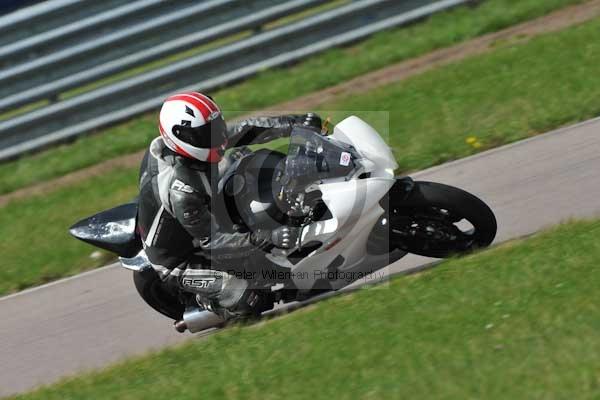 Motorcycle action photographs;Rockingham;Rockingham photographs;event digital images;eventdigitalimages;no limits trackday;peter wileman photography;rockingham corby northamptonshire;trackday;trackday digital images;trackday photos