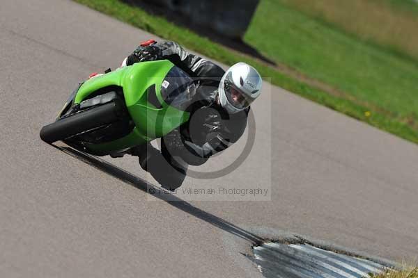 Motorcycle action photographs;Rockingham;Rockingham photographs;event digital images;eventdigitalimages;no limits trackday;peter wileman photography;rockingham corby northamptonshire;trackday;trackday digital images;trackday photos