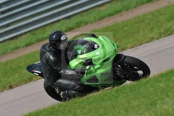 Motorcycle action photographs;Rockingham;Rockingham photographs;event digital images;eventdigitalimages;no limits trackday;peter wileman photography;rockingham corby northamptonshire;trackday;trackday digital images;trackday photos