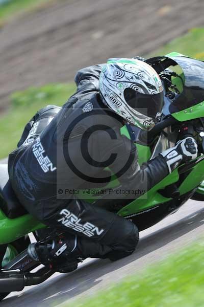 Motorcycle action photographs;Rockingham;Rockingham photographs;event digital images;eventdigitalimages;no limits trackday;peter wileman photography;rockingham corby northamptonshire;trackday;trackday digital images;trackday photos