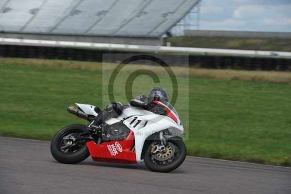 Motorcycle action photographs;Rockingham;Rockingham photographs;event digital images;eventdigitalimages;no limits trackday;peter wileman photography;rockingham corby northamptonshire;trackday;trackday digital images;trackday photos