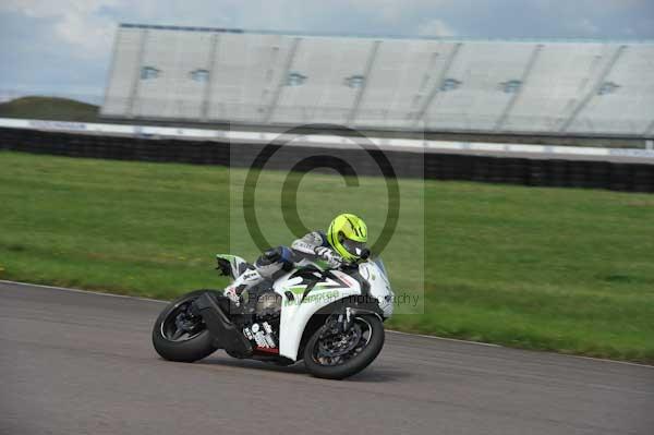 Motorcycle action photographs;Rockingham;Rockingham photographs;event digital images;eventdigitalimages;no limits trackday;peter wileman photography;rockingham corby northamptonshire;trackday;trackday digital images;trackday photos