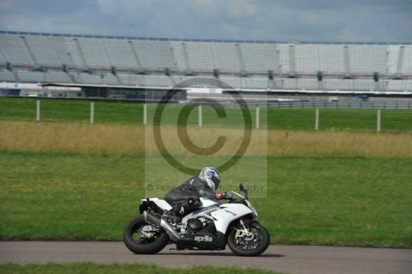 Motorcycle action photographs;Rockingham;Rockingham photographs;event digital images;eventdigitalimages;no limits trackday;peter wileman photography;rockingham corby northamptonshire;trackday;trackday digital images;trackday photos