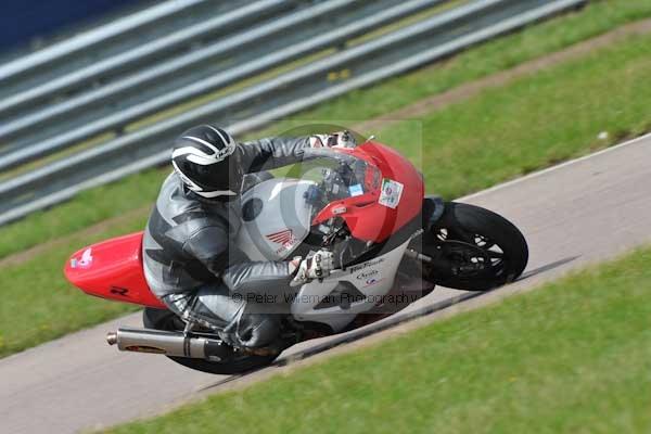 Motorcycle action photographs;Rockingham;Rockingham photographs;event digital images;eventdigitalimages;no limits trackday;peter wileman photography;rockingham corby northamptonshire;trackday;trackday digital images;trackday photos