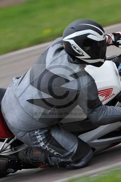 Motorcycle action photographs;Rockingham;Rockingham photographs;event digital images;eventdigitalimages;no limits trackday;peter wileman photography;rockingham corby northamptonshire;trackday;trackday digital images;trackday photos