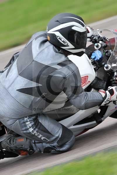 Motorcycle action photographs;Rockingham;Rockingham photographs;event digital images;eventdigitalimages;no limits trackday;peter wileman photography;rockingham corby northamptonshire;trackday;trackday digital images;trackday photos