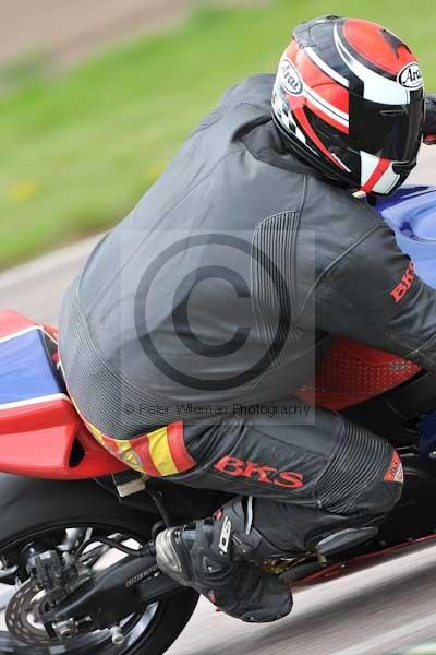 Motorcycle action photographs;Rockingham;Rockingham photographs;event digital images;eventdigitalimages;no limits trackday;peter wileman photography;rockingham corby northamptonshire;trackday;trackday digital images;trackday photos