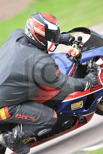 Motorcycle action photographs;Rockingham;Rockingham photographs;event digital images;eventdigitalimages;no limits trackday;peter wileman photography;rockingham corby northamptonshire;trackday;trackday digital images;trackday photos