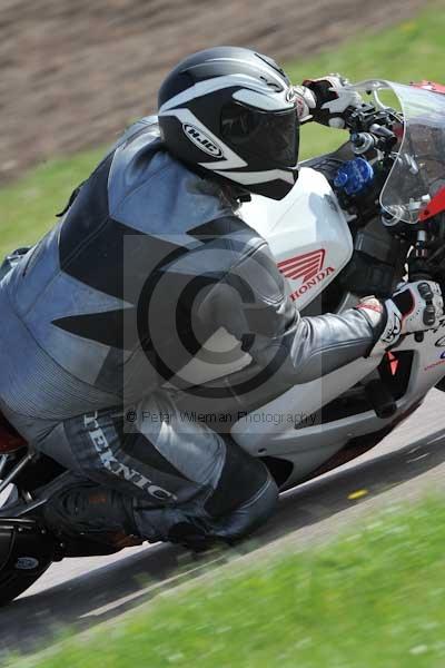 Motorcycle action photographs;Rockingham;Rockingham photographs;event digital images;eventdigitalimages;no limits trackday;peter wileman photography;rockingham corby northamptonshire;trackday;trackday digital images;trackday photos