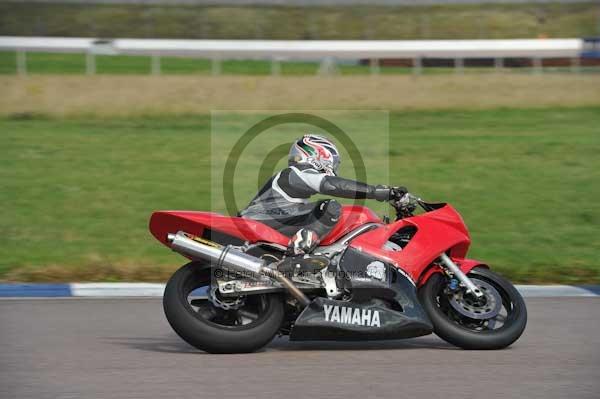 Motorcycle action photographs;Rockingham;Rockingham photographs;event digital images;eventdigitalimages;no limits trackday;peter wileman photography;rockingham corby northamptonshire;trackday;trackday digital images;trackday photos