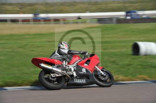 Motorcycle action photographs;Rockingham;Rockingham photographs;event digital images;eventdigitalimages;no limits trackday;peter wileman photography;rockingham corby northamptonshire;trackday;trackday digital images;trackday photos