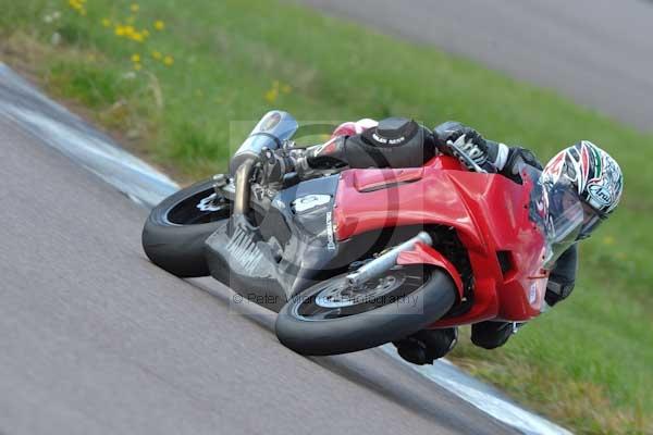 Motorcycle action photographs;Rockingham;Rockingham photographs;event digital images;eventdigitalimages;no limits trackday;peter wileman photography;rockingham corby northamptonshire;trackday;trackday digital images;trackday photos