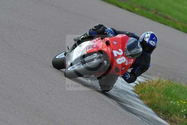 Motorcycle action photographs;Rockingham;Rockingham photographs;event digital images;eventdigitalimages;no limits trackday;peter wileman photography;rockingham corby northamptonshire;trackday;trackday digital images;trackday photos